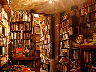 Shakespeare_and_Company_bookshop-Paris-pd